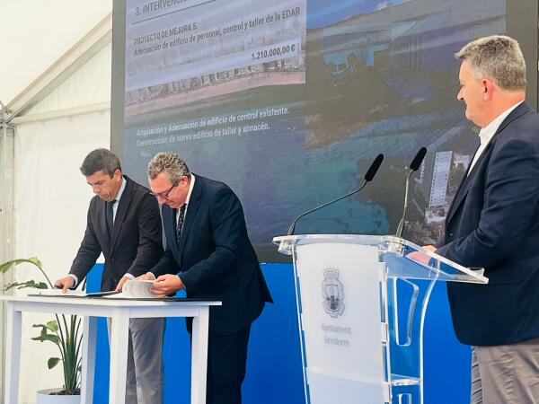 EL ALCALDE DE FINESTRAT ASISTE EN LA EDAR DE BENIDORM, JUNTO AL PRESIDENTE DE LA GENERALITAT, CARLOS MAZÓN, A LA FIRMA DEL ACUERDO DE COOPERACIÓN PARA MEJORAR LOS SISTEMAS DE SANEAMIENTO EN LA COMARCA