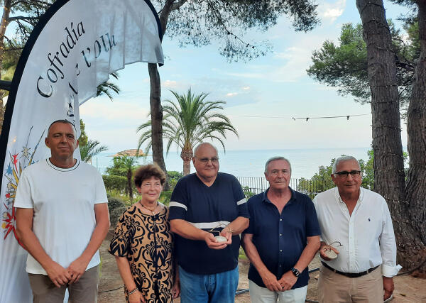 El Castell de l’Olla entrega la “Illeta d’Or” a Cruz Roja Altea y Matías Aznar Ripoll a título póstumo