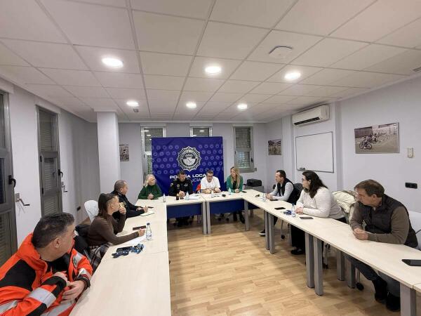 La Nuc&iacute;a cierra instalaciones deportivas y parques por fuertes vientos 