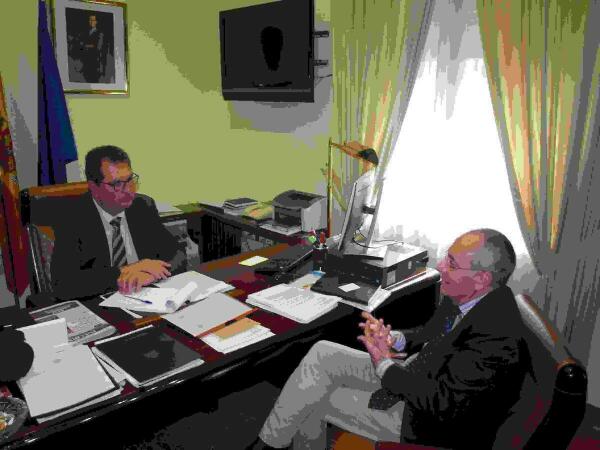 El subdelegado del Gobierno se interesa por los el Museo Internacional del Turismo y los Viajes de la Fundaci&oacute;n Frax