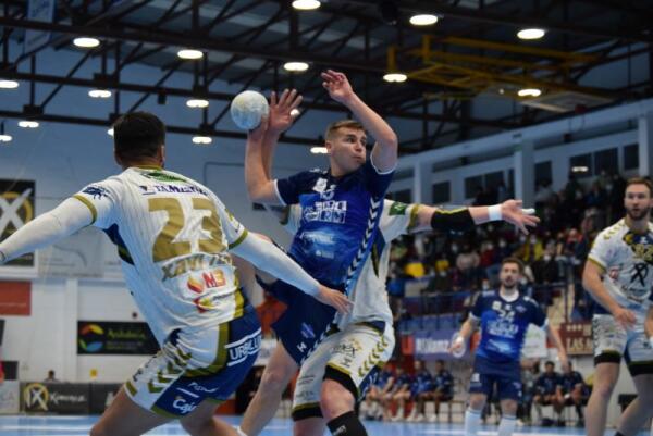 Primera victoria de la segunda vuelta para el Balonmano Benidorm