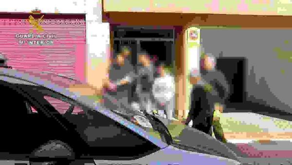 La Guardia Civil desarticula dos activos puntos de venta de cocaína situados en el núcleo urbano de El Campello