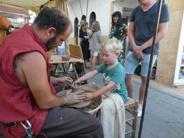 El XVI Mercado Medieval llena de animación y artesanía las calles de La Nucía