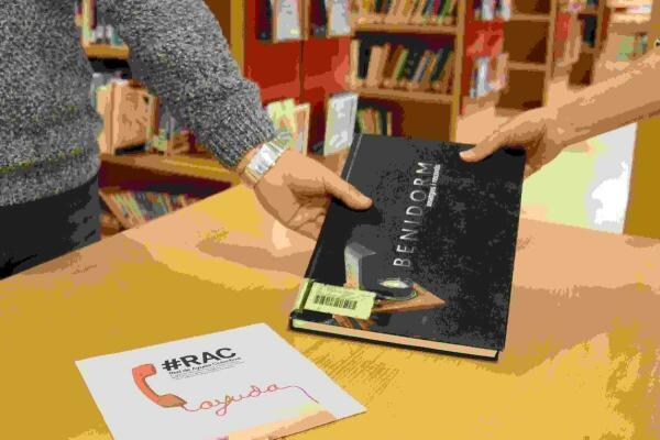 Benidorm activa ‘BiblioRAC’, el proyecto de libros a domicilio para mayores de 65 años y personas vulnerables 