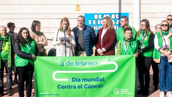 Benidorm conmemora el Día Mundial contra el Cáncer con la esperanza de alcanzar un 70% de supervivencia en 2030