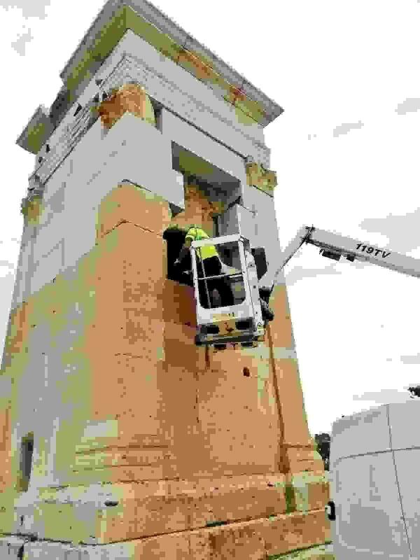 La Concejalía de Patrimonio Histórico de la Vila Joiosa realiza trabajos de mantenimiento en la  Torre de Sant Josep 