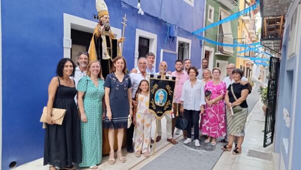 El barrio de la playa celebra sus fiestas en honor a San Agustín con su típico concurso de suquet de peix y el tradicional baldeo 