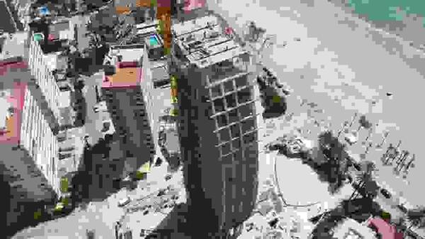 Benidorm espera a los ingleses, pero el covid no frena a las gr&uacute;as en los proyectos de lujo 