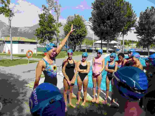 La nadadora ol&iacute;mpica Melani Costa clausura su  III Campus de Nataci&oacute;n en La Nuc&iacute;a