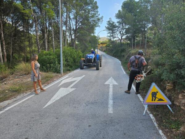 CONCLUIDOS LOS TRABAJOS DE LIMPIEZA Y DESBROCE EN LOS CAMINOS RURALES DE FINESTRAT PARA MEJORAR LA SEGURIDAD EN LA CIRCULACIÓN Y PREVENIR INCENDIOS FORESTALES