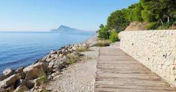 Así es la bahía de Altea, la ruta que acaba de entrar en la red de Senderos Azules de España