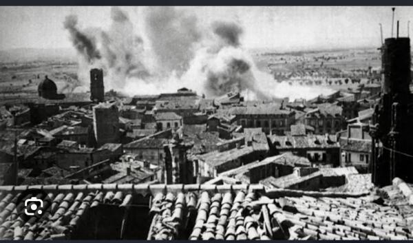                                Benidorm bajo las bombas