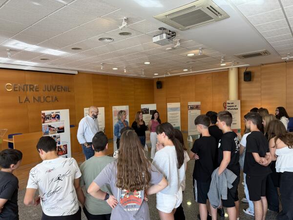 El Centre Juvenil acogió la exposición del IVAJ “No em toques el Whatsapp” 