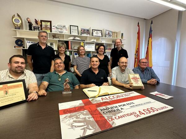 Recepción oficial a la Unió Musical La Nucía tras ganar el IV Certamen de Música Festera d’Alcoi 