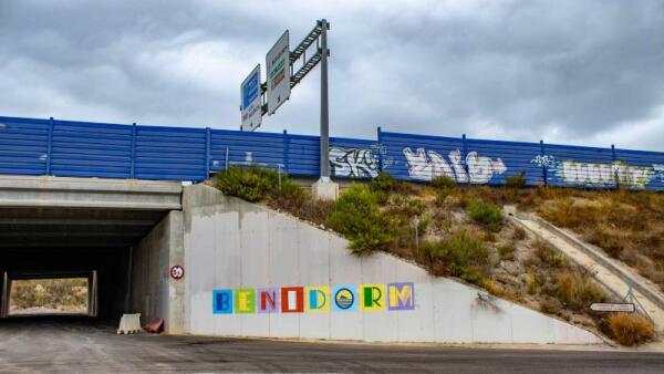 El Ayuntamiento iluminará el vial de servicio de acceso al Camí del Llandero con farolas fotovoltaicas tras la autorización del Ministerio 