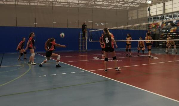 Doble derrota del Club Voley La Nucía en Almoradí 