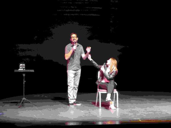 Los mon&oacute;logos de Eugeni Alemany llenaron de humor l&rsquo;Auditori 