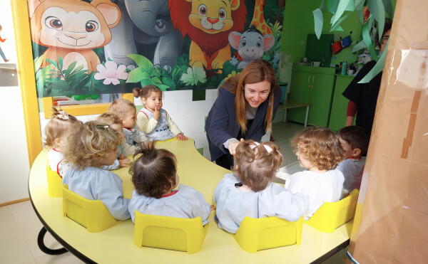 M&aacute;s de 200 escolares de dos a&ntilde;os descubren los alimentos y el Mercat Municipal a trav&eacute;s de los talleres del proyecto &ldquo;BEBE-ART&rdquo;