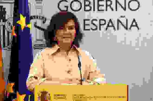 Carmen Calvo acusa a Casado y Rivera de "alinearse" con dirigentes xen&oacute;fobos europeos 