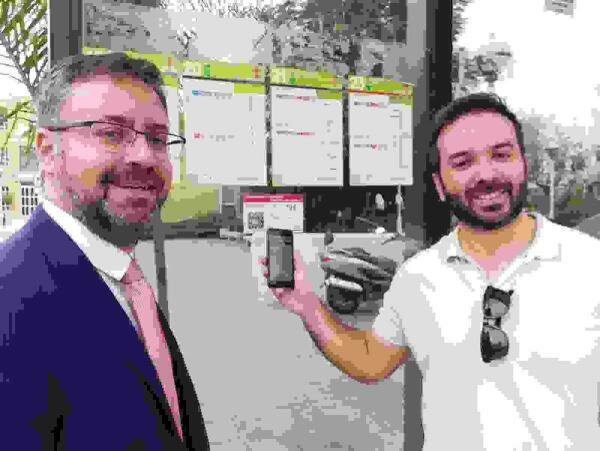 El Grupo Avanza instala códigos QR en las marquesinas de la Vila para informar del horario de paso de los autobuses 