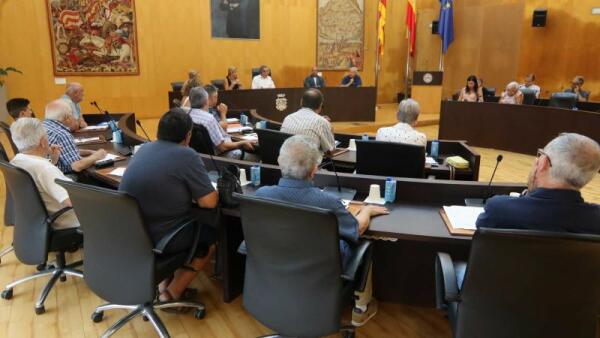 Benidorm revisará y actualizará la ordenanza municipal sobre ocupación de mesas y sillas en la vía pública 