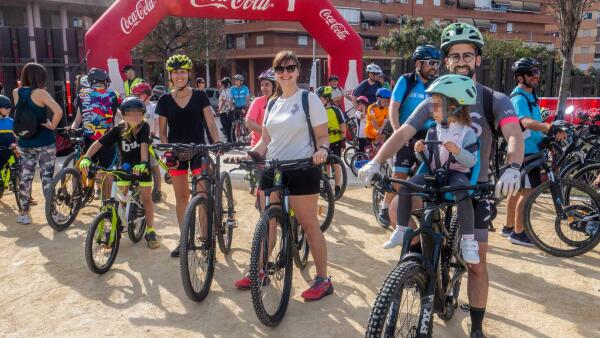 Benidorm celebra la 40 edición del 'Día de la Bicicleta para Todos' con una gran participación