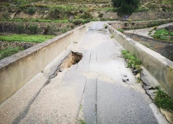 El Ayuntamiento de la Vila intervendrá de urgencia el Pont de Sant Argil tras sufrir un hundimiento interno en su estructura a causa de las lluvias torrenciales 