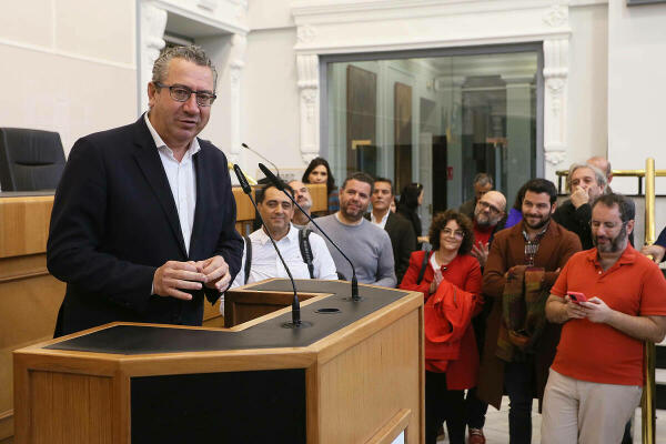 EL PRESIDENTE DE LA DIPUTACIÓN DE ALICANTE BRINDA CON LOS MEDIOS DE COMUNICACIÓN PARA DESEARLES FELICES FIESTAS 