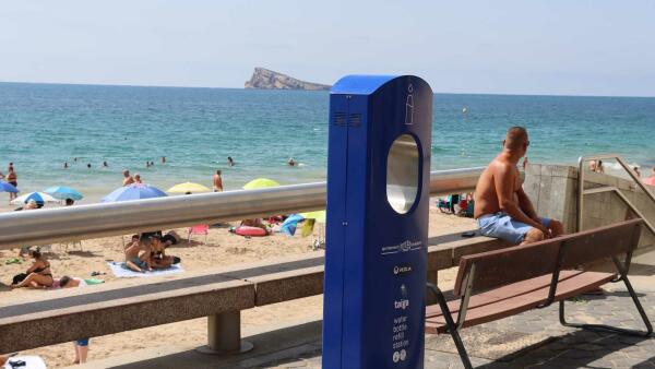Benidorm ampl&iacute;a la red de fuentes de agua potable refrigerada con una nueva en Levante  