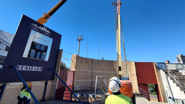 Benidorm inicia la renovaci&oacute;n de la iluminaci&oacute;n del estadio Guillermo Amor