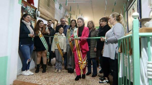 La Casa de Andalucía en Benidorm inaugura su Belén navideño