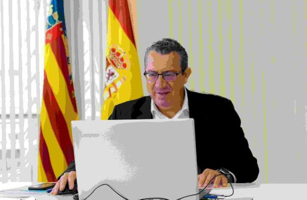 Benidorm activa el jueves la plataforma web para reservar parcela en la playa de Levante.