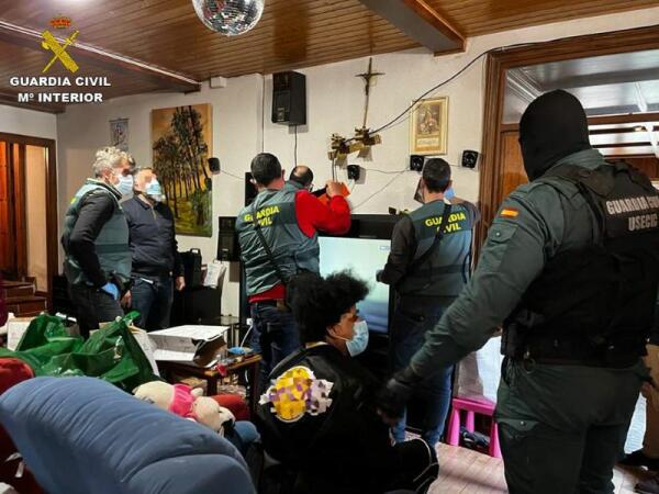 La Guardia Civil desmantela una organización criminal que estafó a 160 personas de toda España a cuenta del ‘Black Friday’   