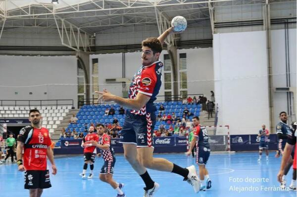Carlos Fernández, un ‘experto’ en ascensos para el Balonmano Servigroup Benidorm