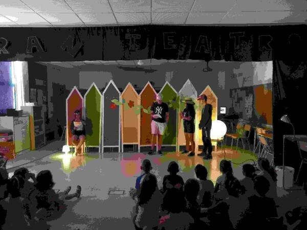 La Nucía // “Escenificación teatral” de los alumnos del PAC para los escolares