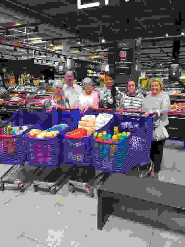 Nueva donaci&oacute;n solidaria de la Asociaci&oacute;n &ldquo;Chums, Friends of Charity&rdquo; al Departamento de Servicios Sociales de Finestrat