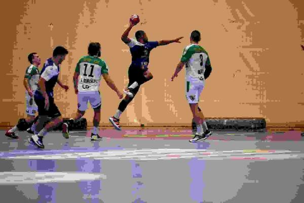 Empate agridulce del BM Benidorm frente al Anaitasuna en el Palau