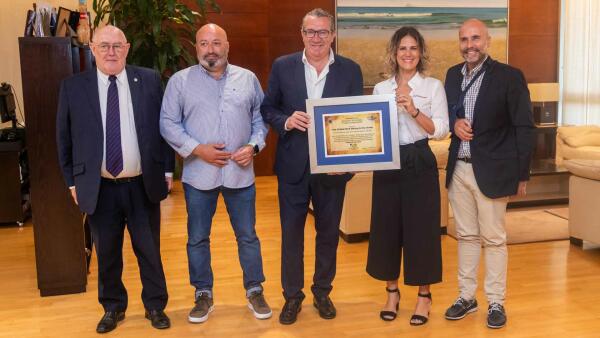 Benidorm entrega a The Ocean Race 2027 el Premio a la Movilidad Sostenible