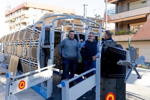 Comienzan a instalarse 10 nuevos juegos inclusivos en el parque El Pla de l'Alfàs 