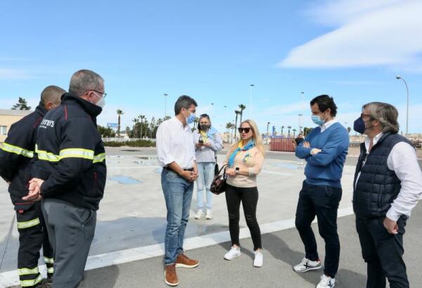 Mazón recibe en Torrevieja a los bomberos del Consorcio y a los refugiados procedentes de Ucrania 