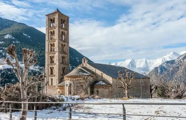 El Pirineo de Lleida atesora el pueblo más bonito al que viajar este febrero