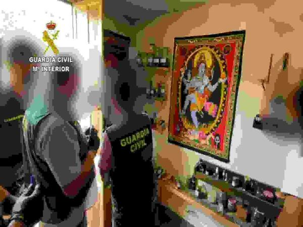 La Guardia Civil detiene en Callosa de Segura (Alicante)  a un matrimonio que hacía rituales con ayahuasca y escamas de sapo bufo 