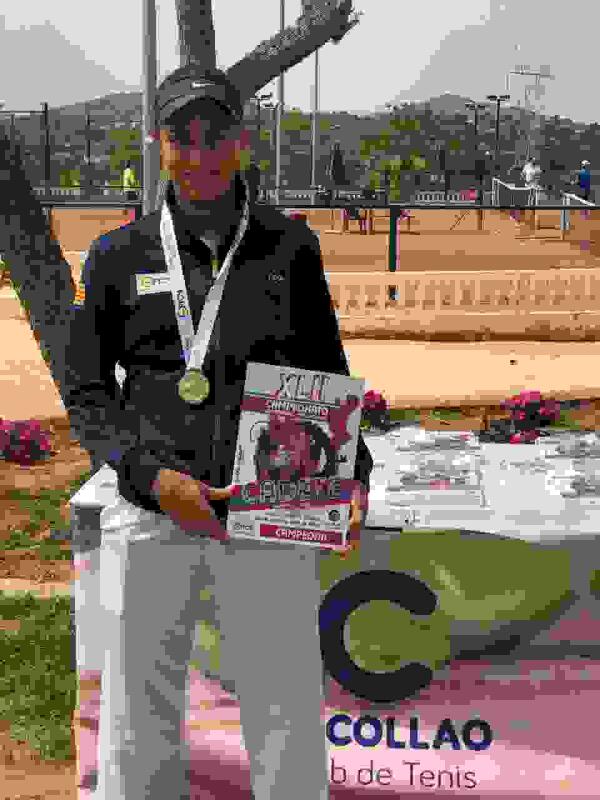 Luc&iacute;a Llinares gana el Auton&oacute;mico de Tenis Cadete 