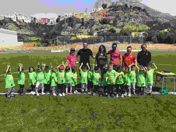 Cerca de 300 escolares del CEIP “Balcó de Finestrat” participan en una jornada deportiva en las instalaciones municipales de “La Foia”