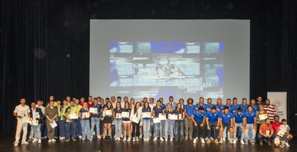 22 deportistas de élite vileros y cuatro clubes deportivos locales recibieron anoche el Premi de l’Esport 2024