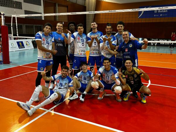 El Servigroup Benidorm firma en San Roque su primera victoria a domicilio en Superliga en el estreno de Iv&aacute;n Navarro (2-3)