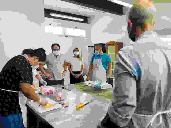 EMPIEZAN LAS PR&Aacute;CTICAS DEL CURSO DE FORMACI&Oacute;N DE CARNICERIA PARA FOMENTAR LA INSERCI&Oacute;N LABORAL DE LOS VECINOS DE FINESTRAT