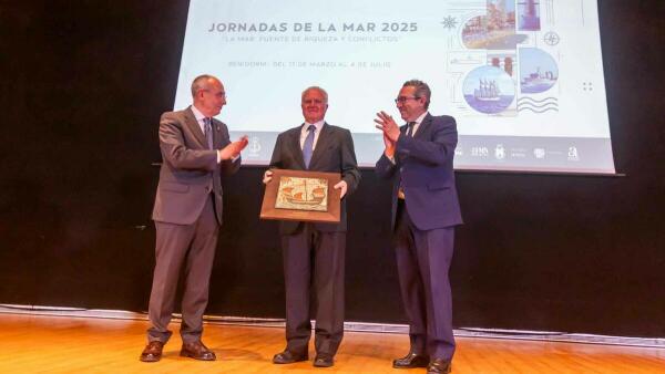 Los «55,5 años en la Armada» del almirante Rebollo en las Jornadas de la Mar de Benidorm 