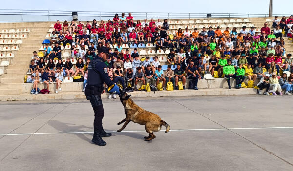 La Polic&iacute;a Local de Villajoyosa celebra la II jornada de convivencia con los centros escolares del municipio