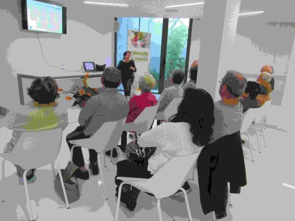 La Nuc&iacute;a &middot; Charla informativa sobre el Alzheimer en &ldquo;La Casilla&rdquo;